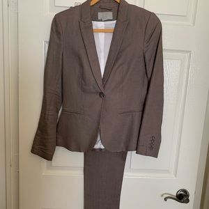Selling Pantsuit from H&M, straight leg trousers ankle length.
